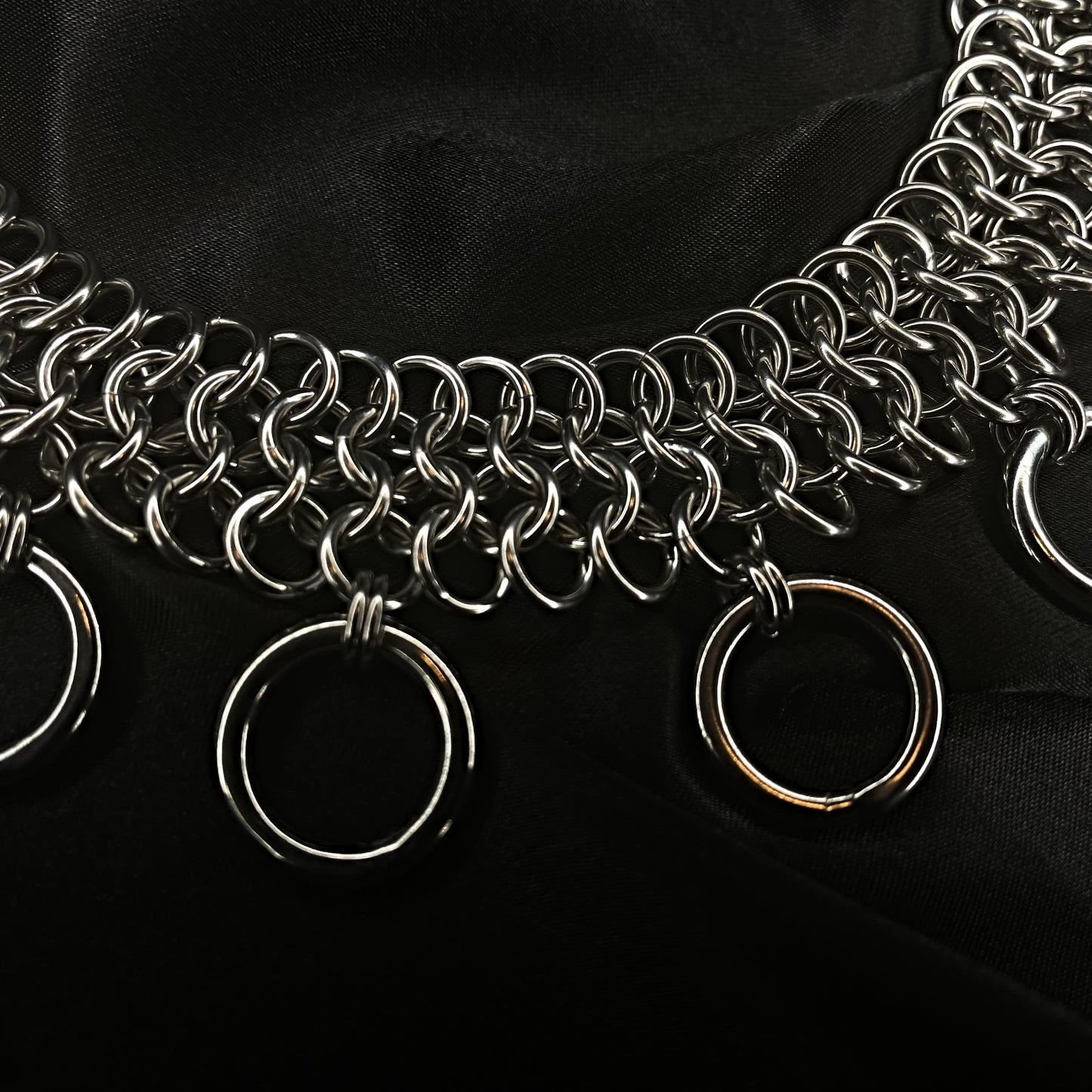 the european o ring choker