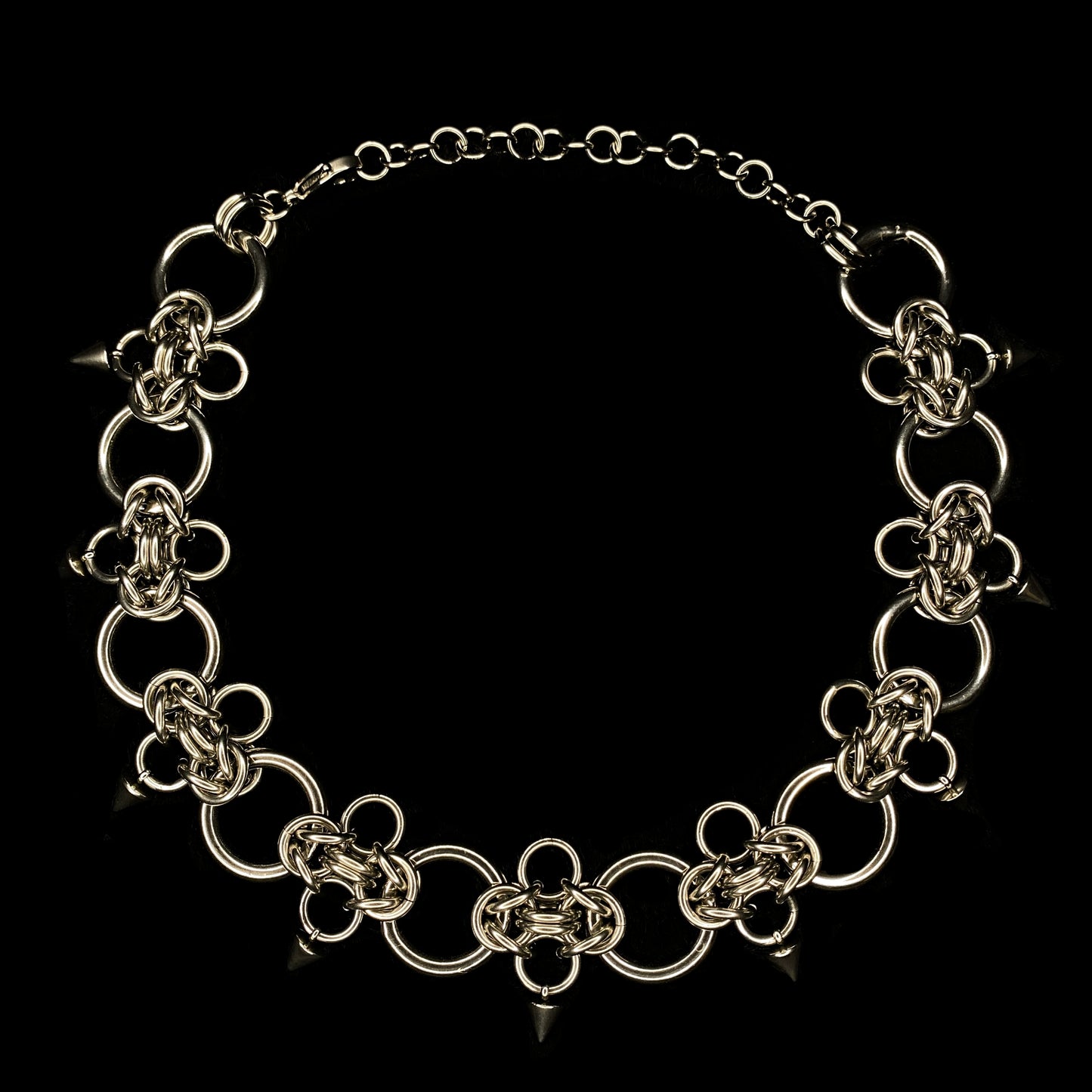 the spikey clover choker