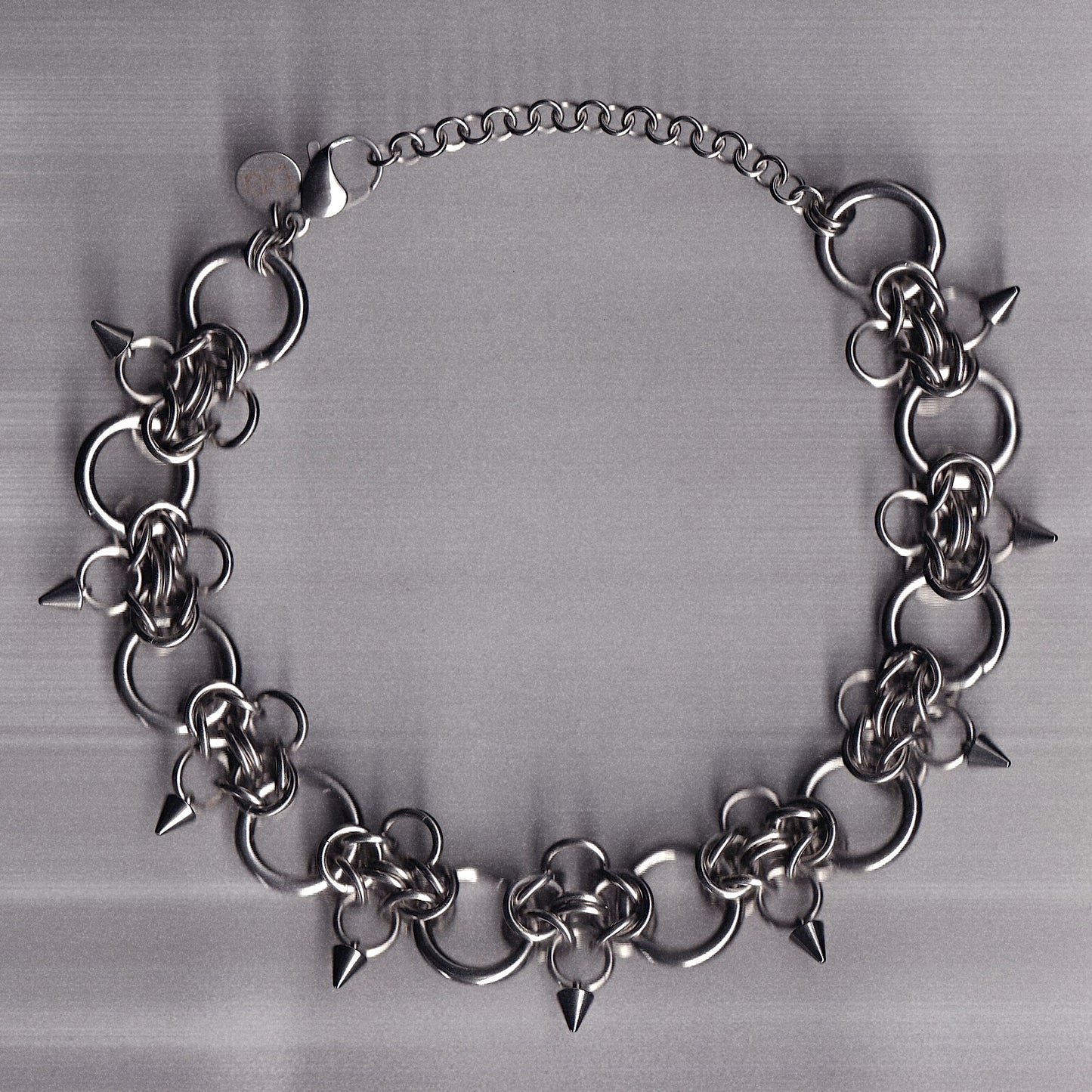 the clover spike choker