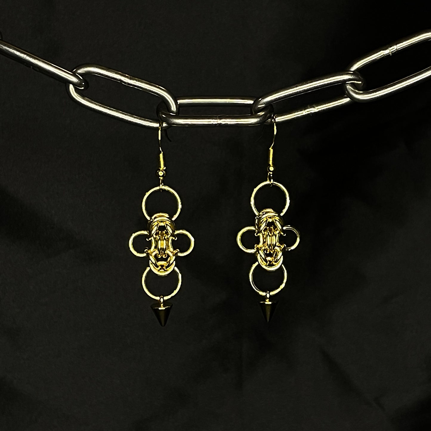 the clover spike earrings in brass