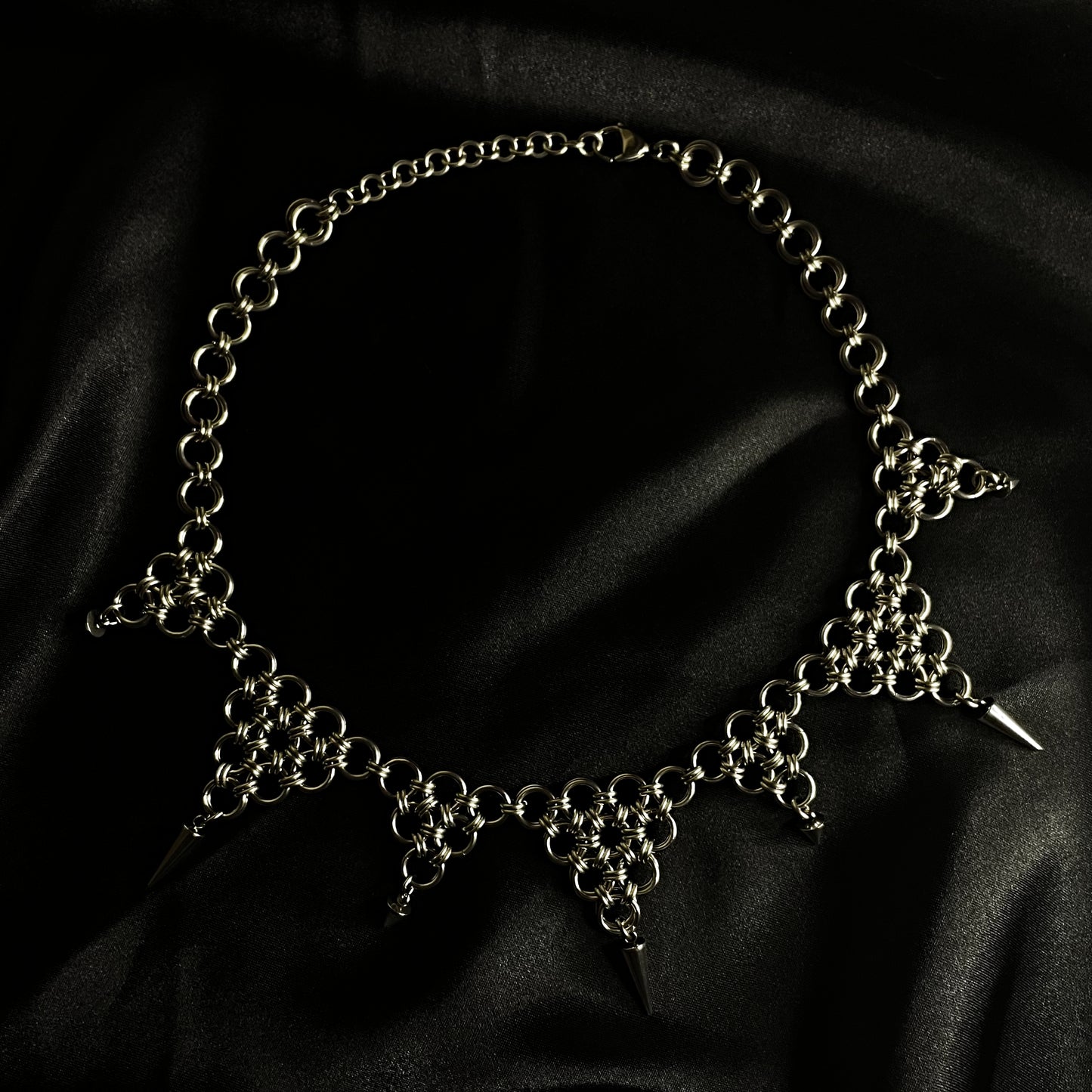 the spikey pierrot collar